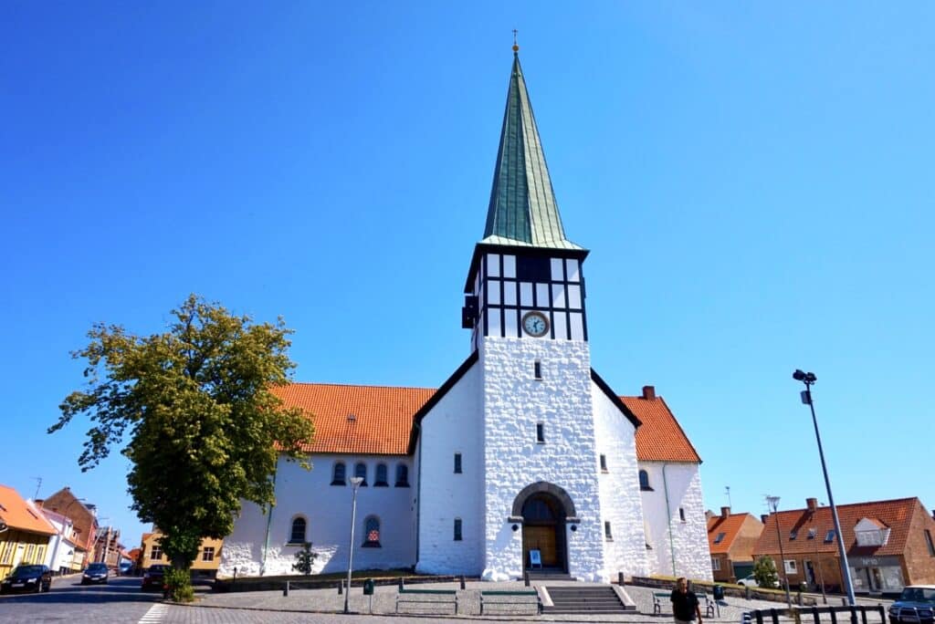 Die Nikolaikirche in Rønne