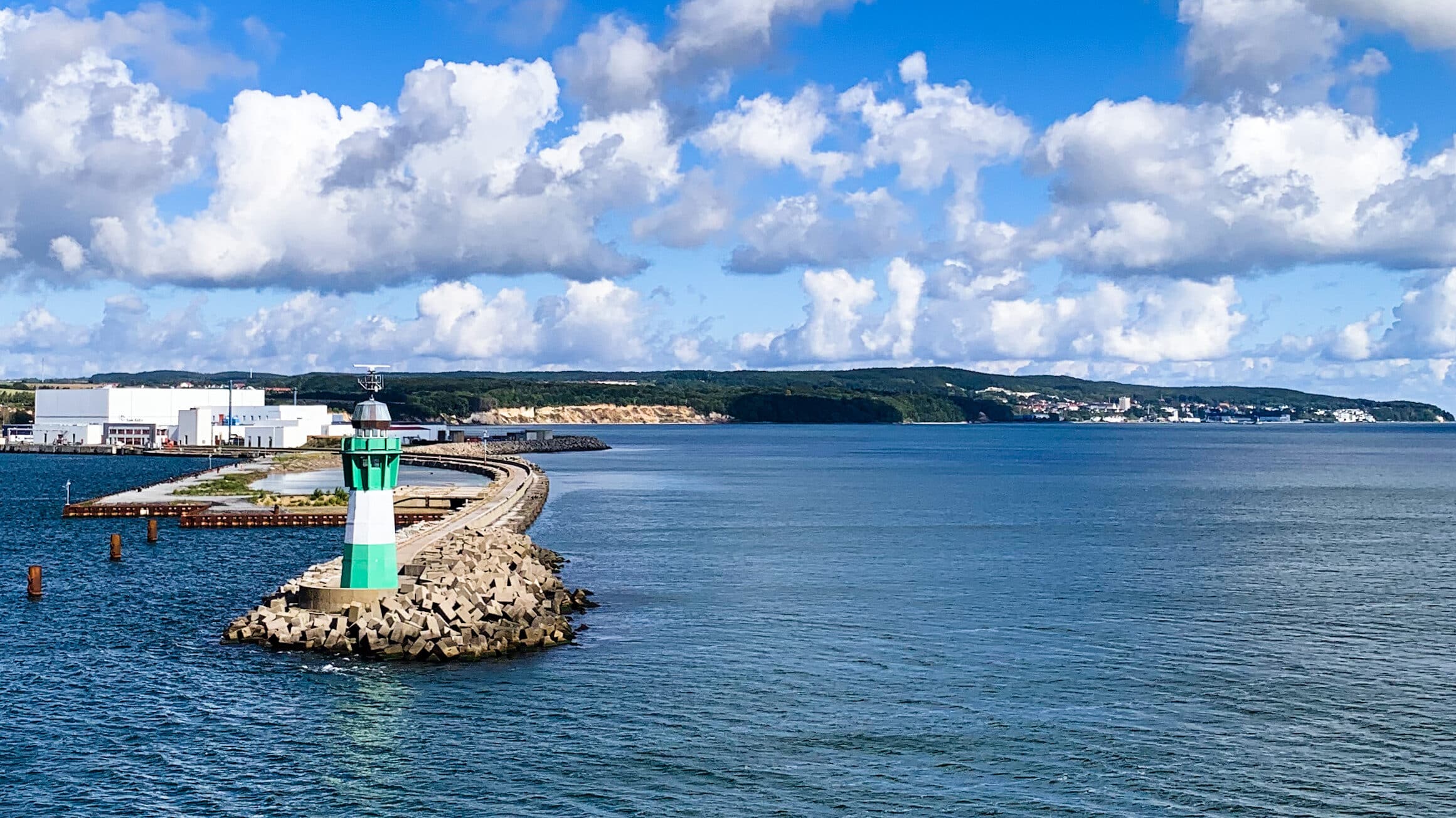 Blick von der Fähre beim Ablegen in Sassnitz Richtung Bornholm