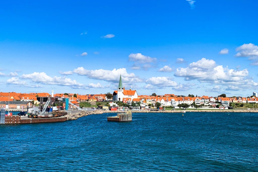Blick von der Fähre auf Rønne